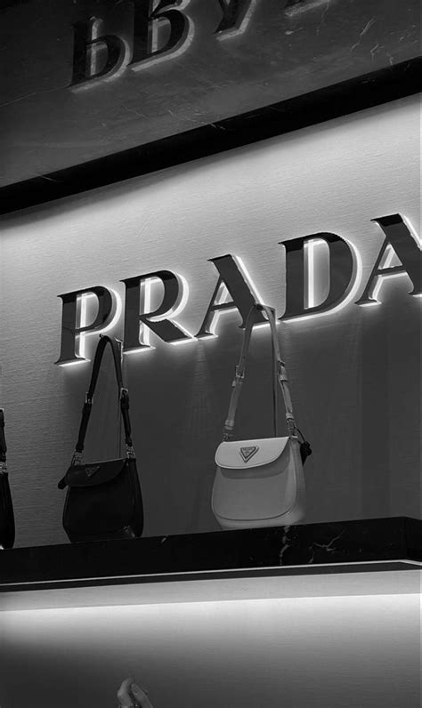 PRADA Türkiye Resmi Web Sitesi .